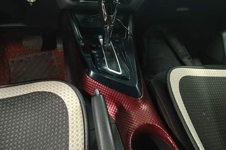 Used Nissan Lannia 2016 1.6L CVT Cool Edition Gear Lever