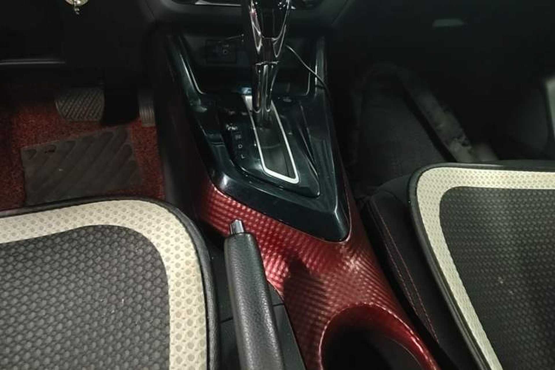 Used Nissan Lannia 2016 1.6L CVT Cool Edition Gear Lever