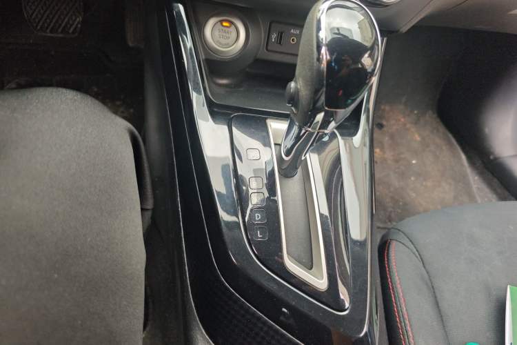 Used Nissan Lannia 2016 1.6L CVT Smart Cool Edition Gear Lever