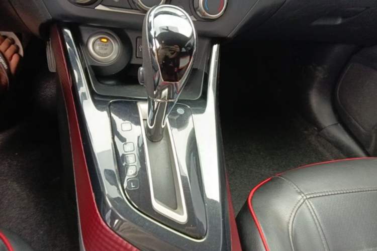 Used Nissan Lannia 2016 1.6L CVT Smart Cool Edition Gear Lever