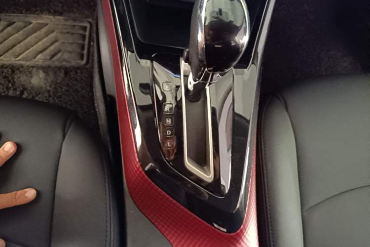 Used Nissan Lannia 2016 1.6L CVT Cool Edition Gear Lever