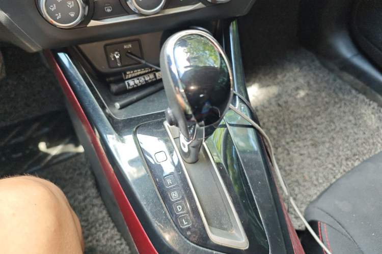 Used Nissan Lannia 2016 1.6L CVT Cool Edition Gear Lever