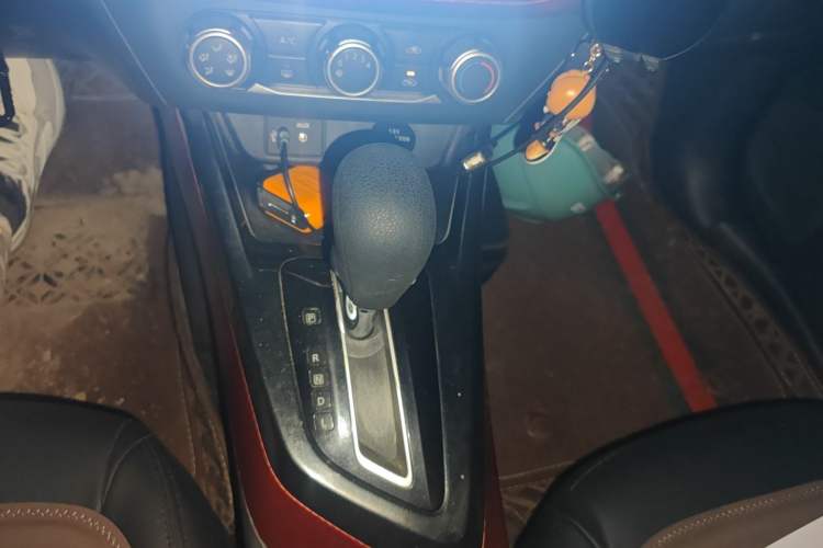 Used Nissan Lannia 2016 1.6L CVT Cool Edition Gear Lever