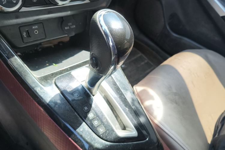 Used Nissan Lannia 2016 1.6L CVT Cool Edition Gear Lever