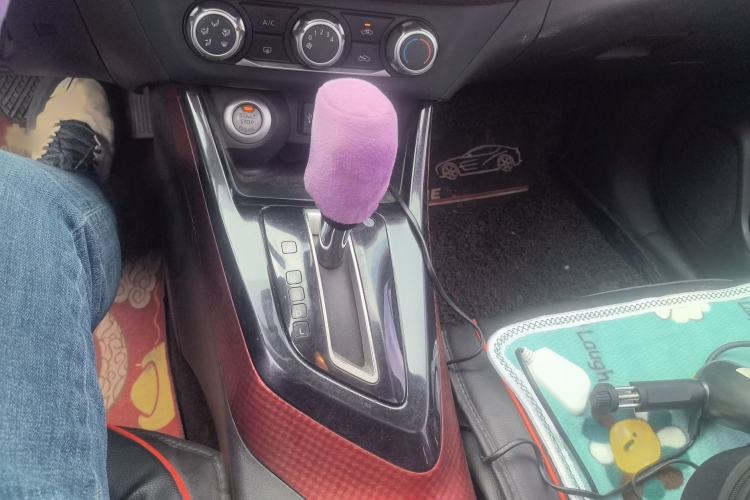 Used Nissan Lannia 2016 1.6L CVT Smart Cool Edition Gear Lever