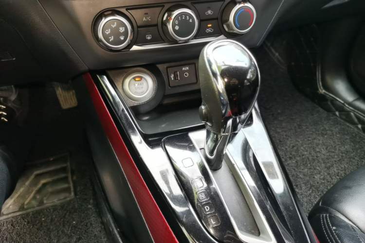 Used Nissan Lannia 2016 1.6L CVT Smart Cool Edition Gear Lever