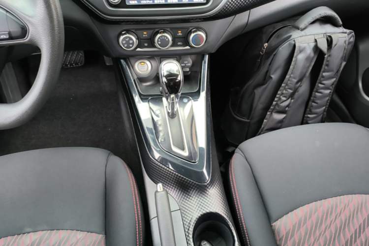 Used Nissan Lannia 2016 1.6L CVT Smart Cool Edition Gear Lever