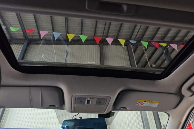 Used Nissan Lannia 2016 1.6L CVT Cool Edition Headliner