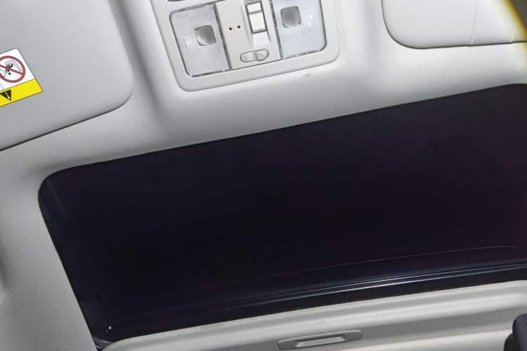 Used Nissan Lannia 2016 1.6L CVT Cool Edition Headliner
