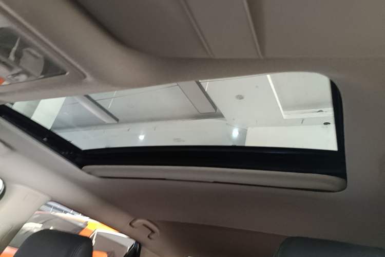 Used Nissan Lannia 2016 1.6L CVT Cool Edition Headliner