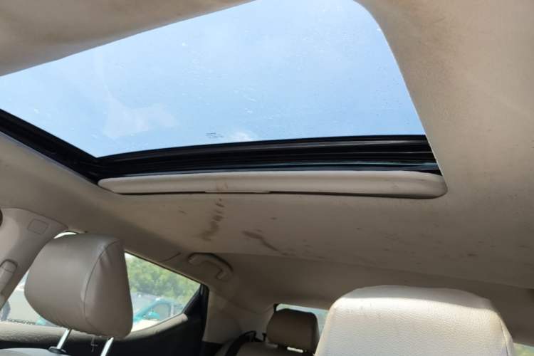 Used Nissan Lannia 2016 1.6L CVT Cool Edition Headliner