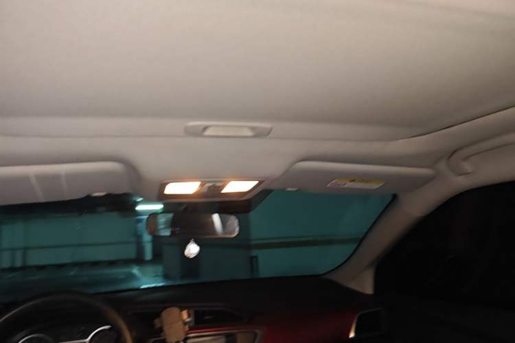 Used Nissan Lannia 2016 1.6L CVT Cool Edition Headliner