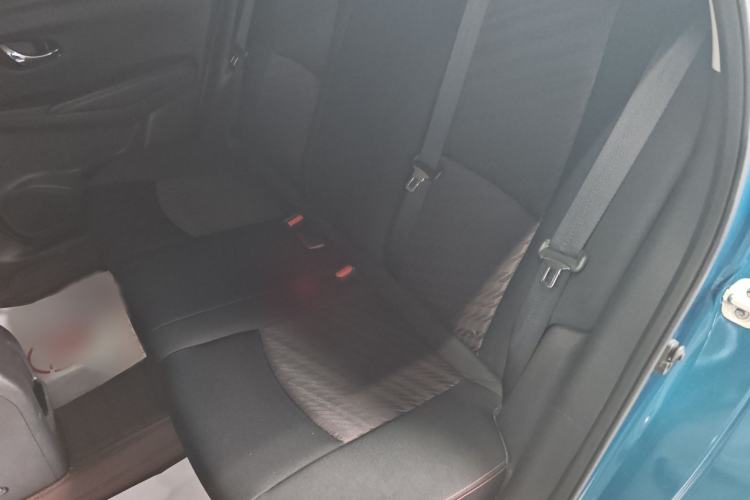 Used Nissan Lannia 2016 1.6L CVT Cool Edition Interior 2