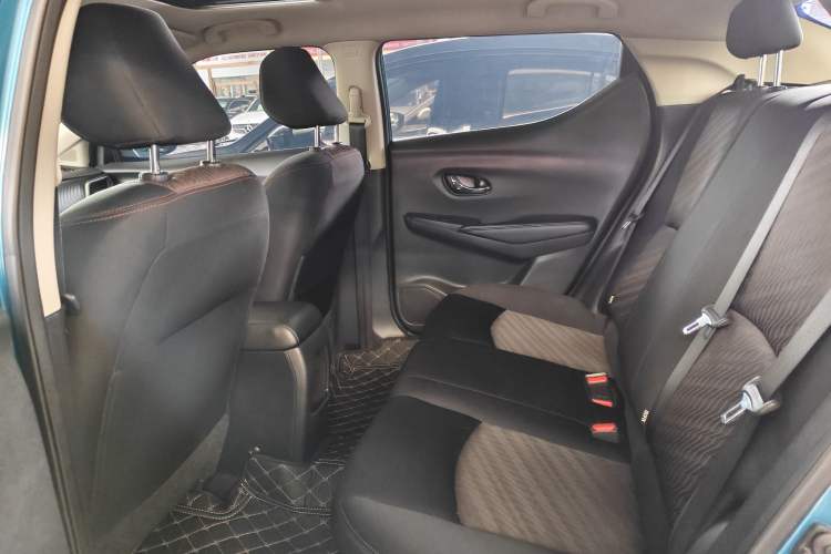 Used Nissan Lannia 2016 1.6L CVT Smart Cool Edition Interior 4