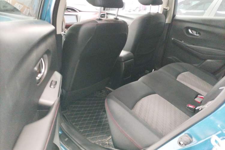 Used Nissan Lannia 2016 1.6L CVT Smart Cool Edition Interior 4