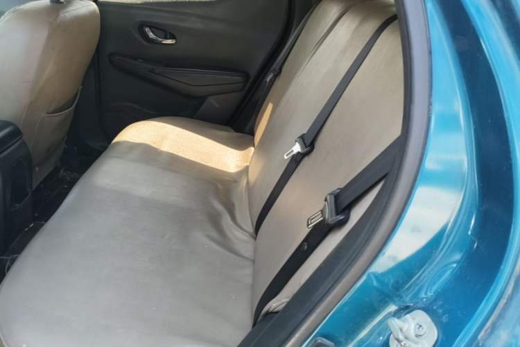Used Nissan Lannia 2016 1.6L CVT Cool Edition Interior 4