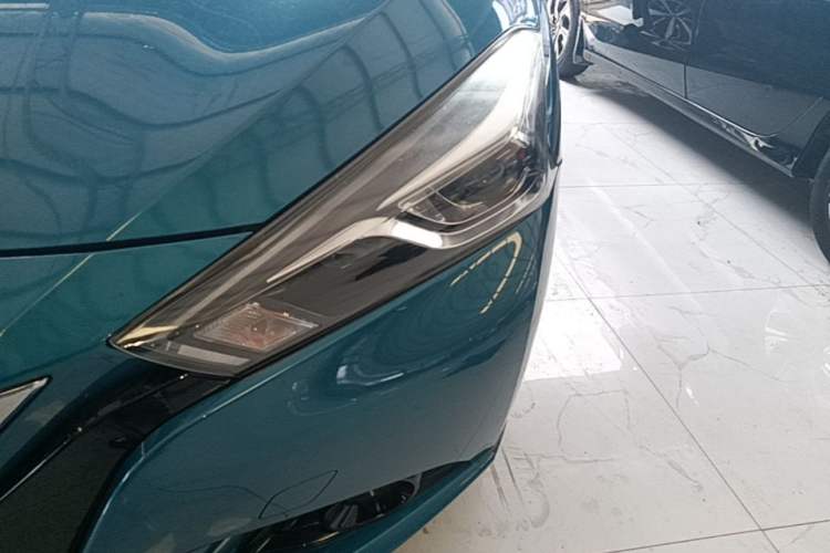 Used Nissan Lannia 2016 1.6L CVT Cool Edition Left Front Headlight
