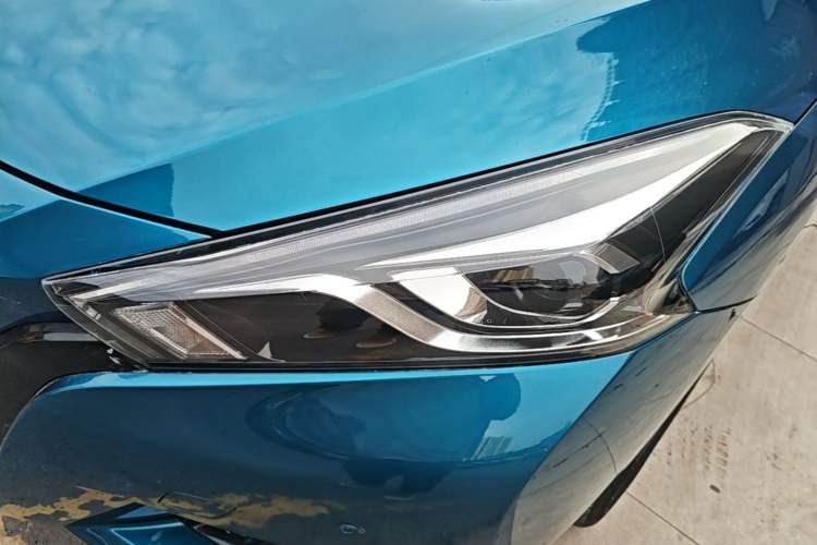 Used Nissan Lannia 2016 1.6L CVT Smart Cool Edition Left Front Headlight