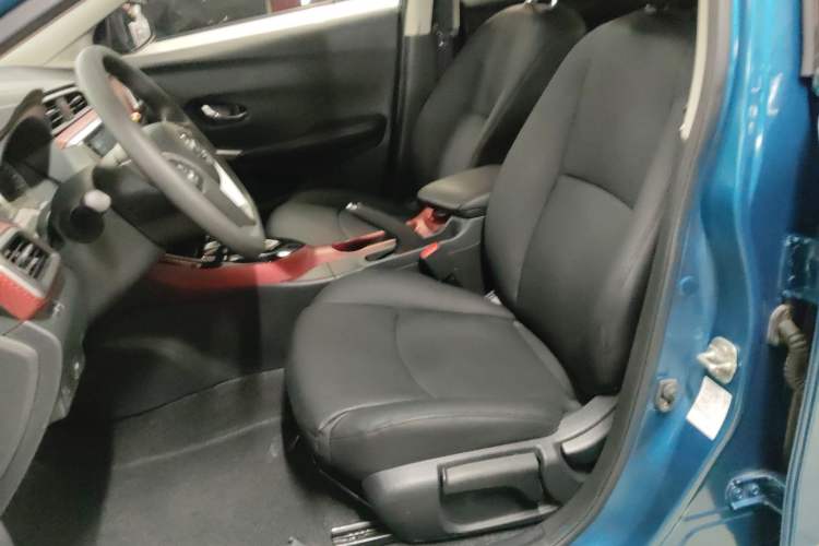 Used Nissan Lannia 2016 1.6L CVT Cool Edition Left Front Seat
