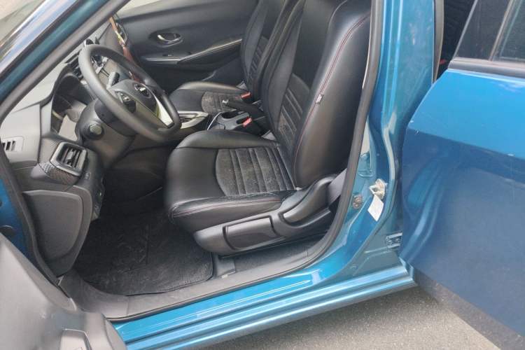 Used Nissan Lannia 2016 1.6L CVT Cool Edition Left Front Seat