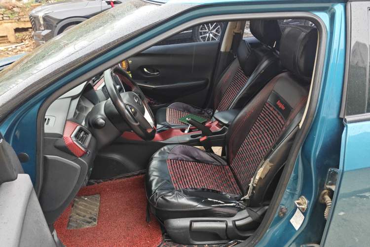 Used Nissan Lannia 2016 1.6L CVT Cool Edition Left Front Seat