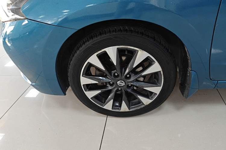 Used Nissan Lannia 2016 1.6L CVT Smart Cool Edition Left Front Wheel Hub