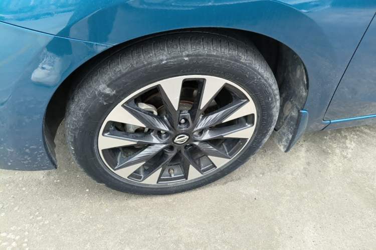 Used Nissan Lannia 2016 1.6L CVT Smart Cool Edition Left Front Wheel Hub