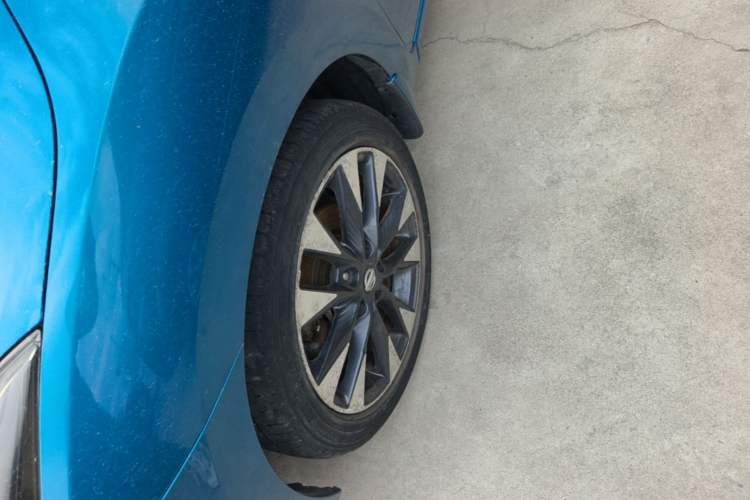 Used Nissan Lannia 2016 1.6L CVT Smart Cool Edition Left Front Wheel Hub