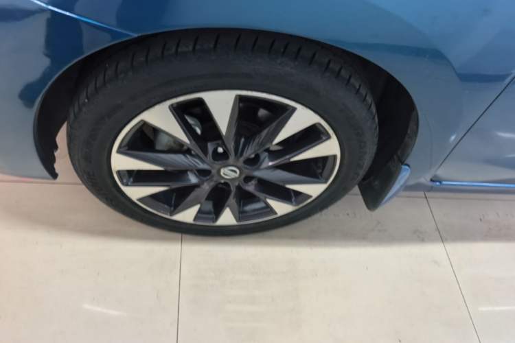 Used Nissan Lannia 2016 1.6L CVT Smart Cool Edition Left Front Wheel Hub