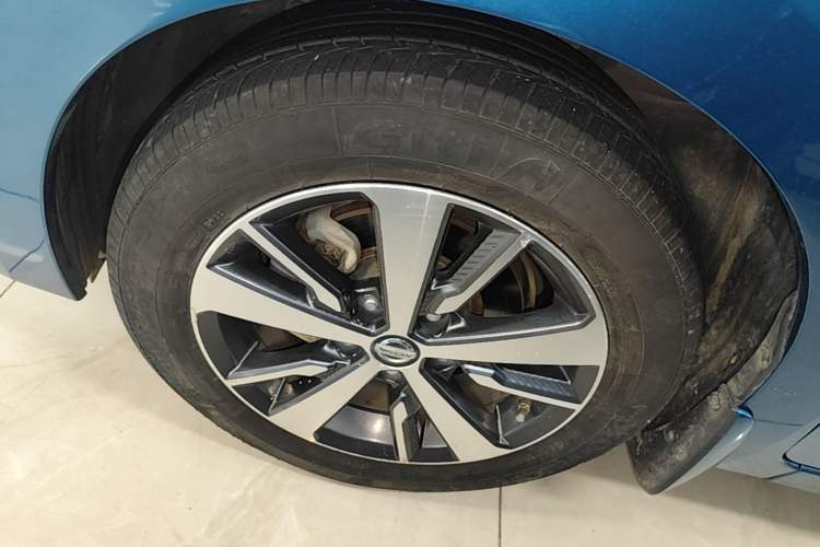 Used Nissan Lannia 2016 1.6L CVT Cool Edition Left Front Wheel Hub