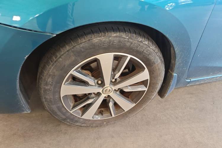 Used Nissan Lannia 2016 1.6L CVT Cool Edition Left Front Wheel Hub