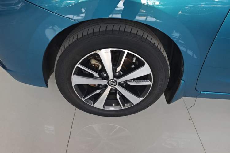 Used Nissan Lannia 2016 1.6L CVT Cool Edition Left Front Wheel Hub