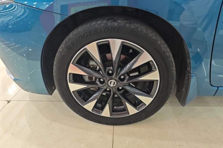 Used Nissan Lannia 2016 1.6L CVT Smart Cool Edition Left Front Wheel Hub
