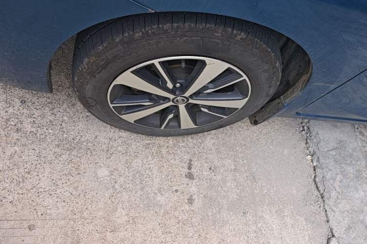 Used Nissan Lannia 2016 1.6L CVT Cool Edition Left Front Wheel Hub