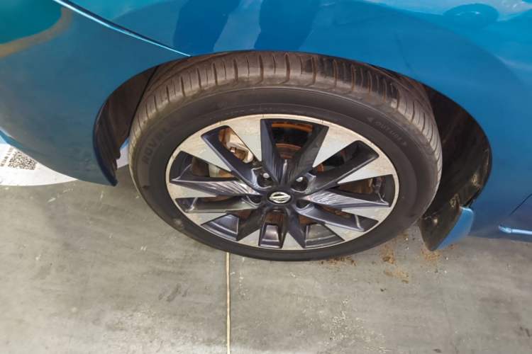 Used Nissan Lannia 2016 1.6L CVT Smart Cool Edition Left Front Wheel Hub