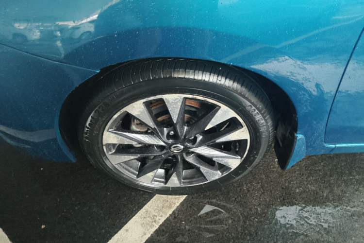 Used Nissan Lannia 2016 1.6L CVT Smart Cool Edition Left Front Wheel Hub