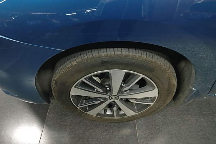 Used Nissan Lannia 2016 1.6L CVT Cool Edition Left Front Wheel Hub