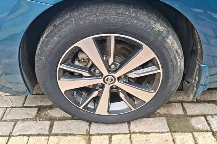 Used Nissan Lannia 2016 1.6L CVT Cool Edition Left Front Wheel Hub