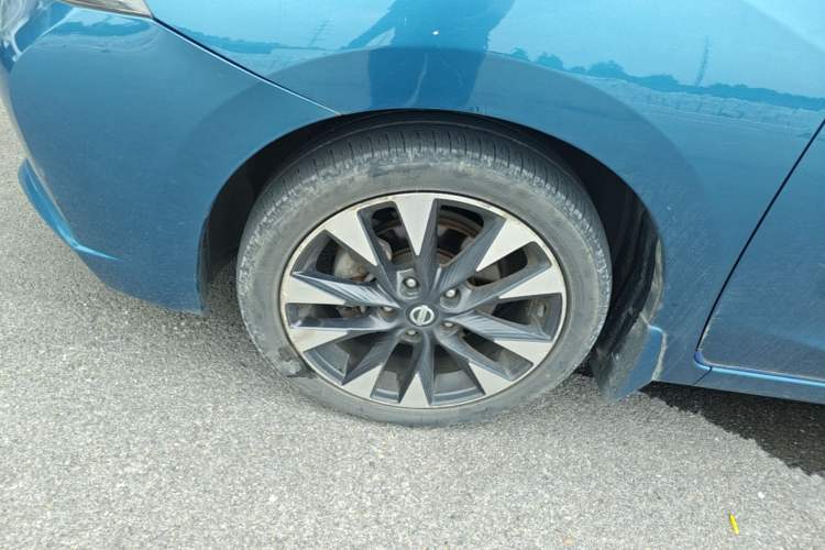 Used Nissan Lannia 2016 1.6L CVT Smart Cool Edition Left Front Wheel Hub
