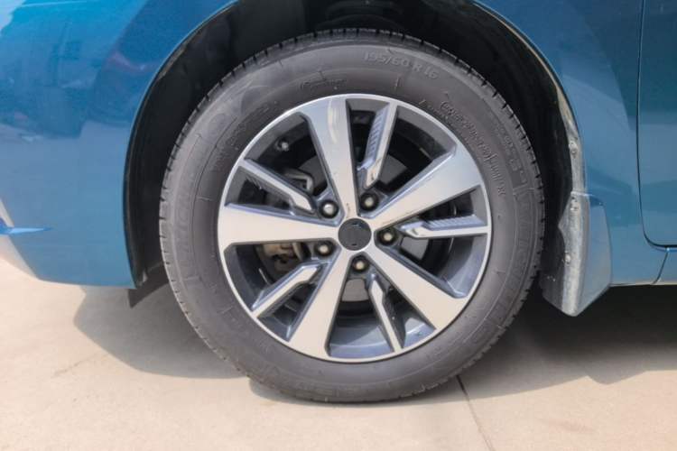 Used Nissan Lannia 2016 1.6L CVT Cool Edition Left Front Wheel Hub