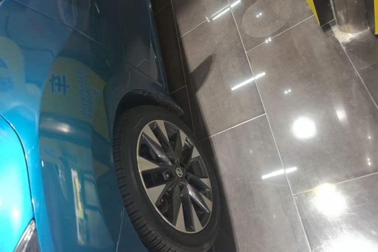 Used Nissan Lannia 2016 1.6L CVT Smart Cool Edition Left Front Wheel Hub