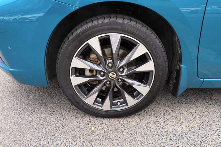 Used Nissan Lannia 2016 1.6L CVT Smart Cool Edition Left Front Wheel Hub