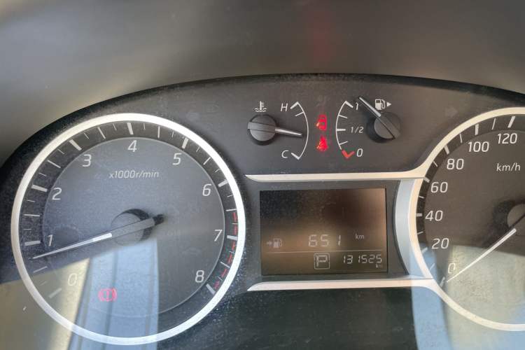 Used Nissan Lannia 2016 1.6L CVT Smart Cool Edition Odometer Close Up