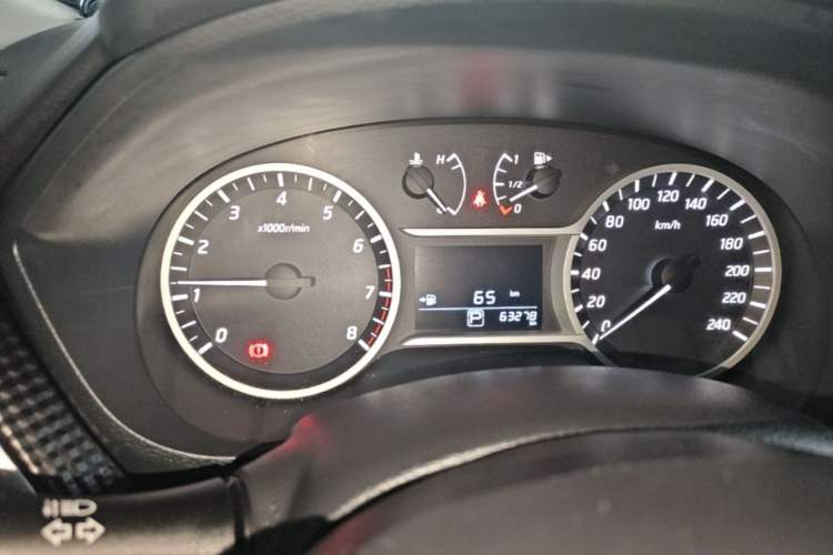 Used Nissan Lannia 2016 1.6L CVT Smart Cool Edition Odometer Close Up
