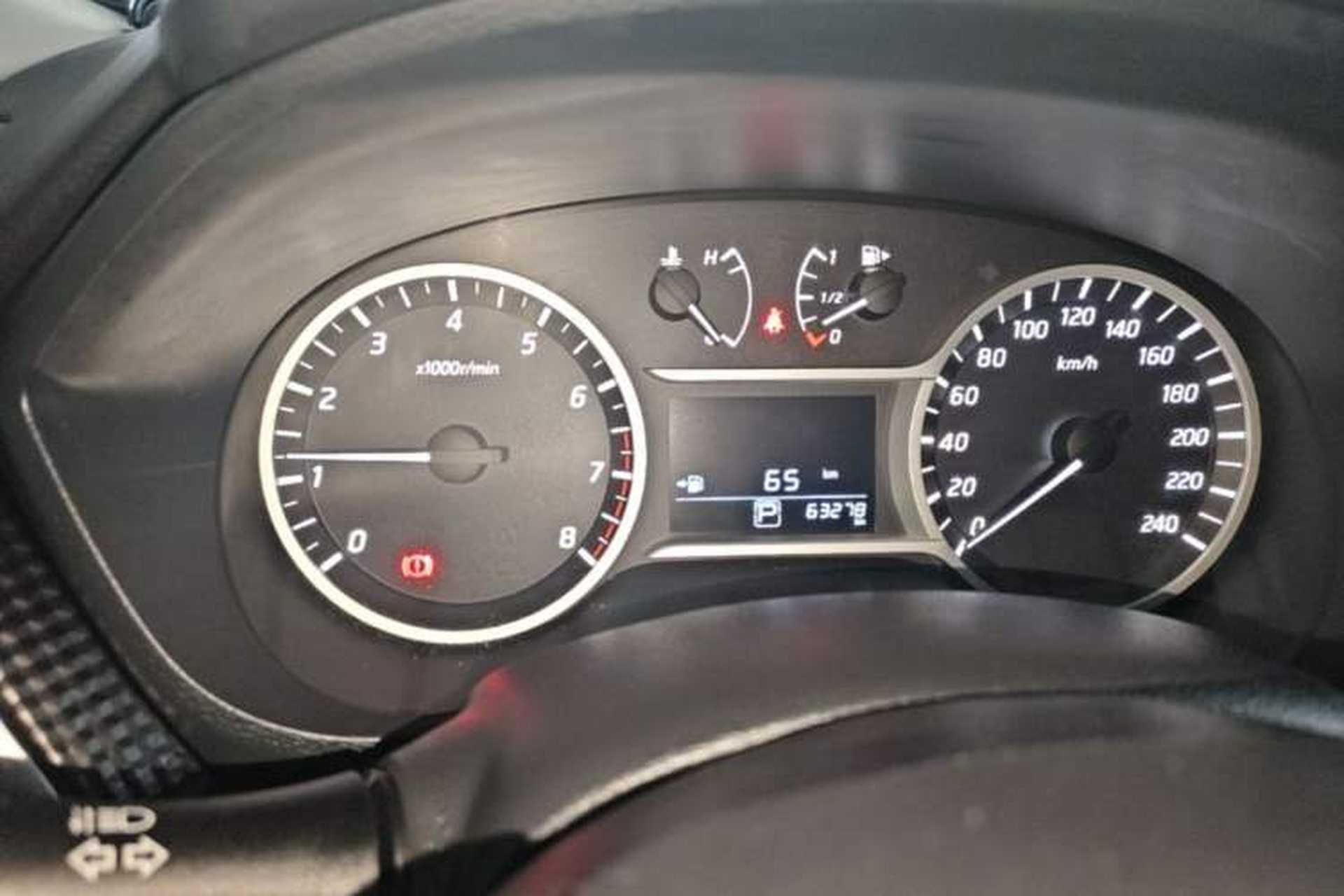 Used Nissan Lannia 2016 1.6L CVT Smart Cool Edition Odometer Close Up