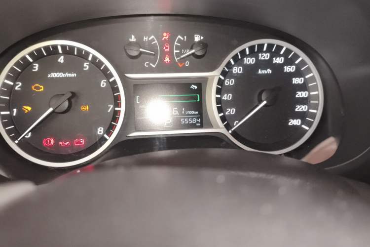 Used Nissan Lannia 2016 1.6L CVT Smart Cool Edition Odometer Close Up