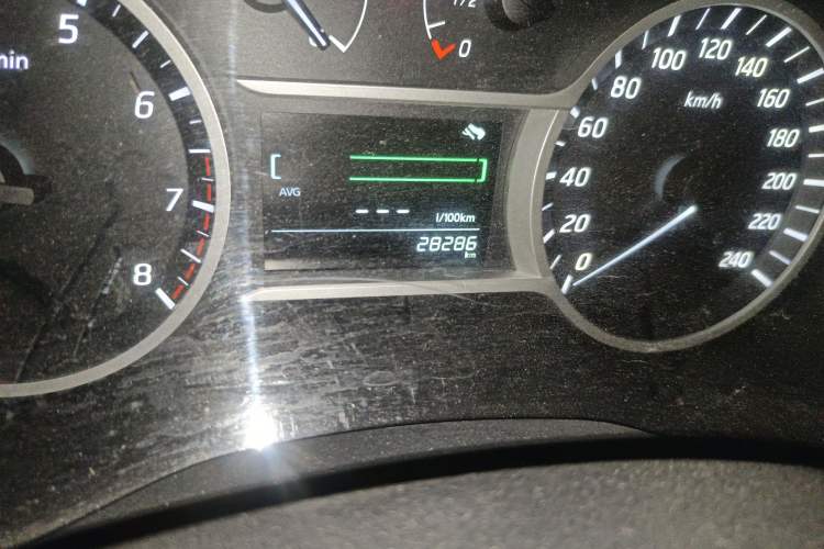 Used Nissan Lannia 2016 1.6L Manual Cool Edition Odometer Close Up