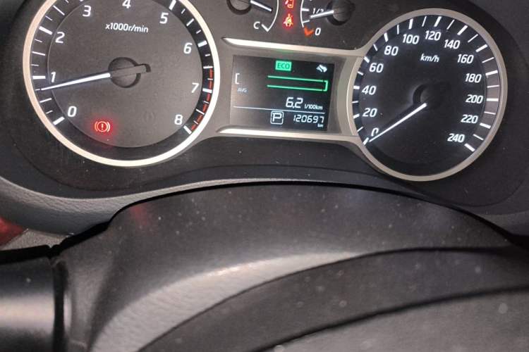 Used Nissan Lannia 2016 1.6L CVT Smart Cool Edition Odometer Close Up