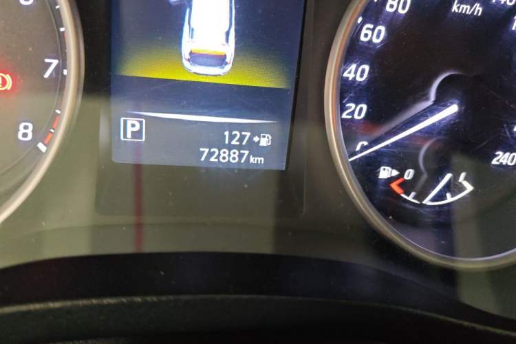Used Nissan Lannia 2016 1.6L CVT Cool Edition Odometer Close Up