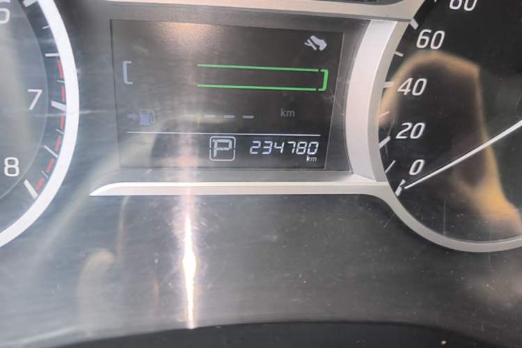 Used Nissan Lannia 2016 1.6L CVT Smart Cool Edition Odometer Close Up